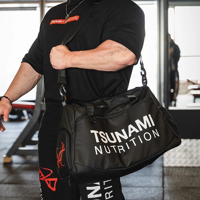 Borsone Palestra Impermeabile Tsunami Nutrition – Capiente, Resistente e alla Moda. Borsone Palestra Impermeabile Tsunami Nutrition – Capiente, Resistente e alla Moda.